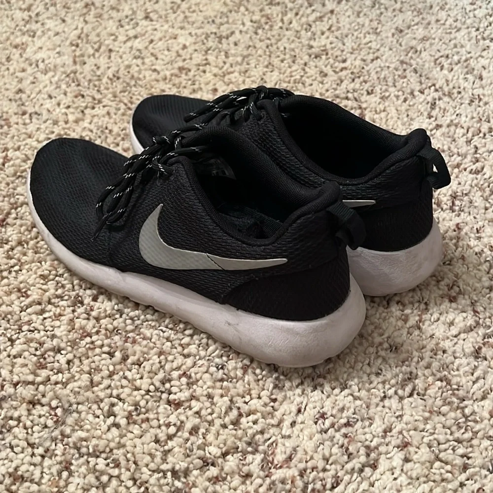 🏃🏼‍♀️ Black Nike Roche - Picture 2 of 8